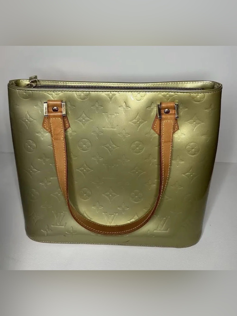Louis Vuitton, authentic Vernis Houston monogram, shoulder bag.